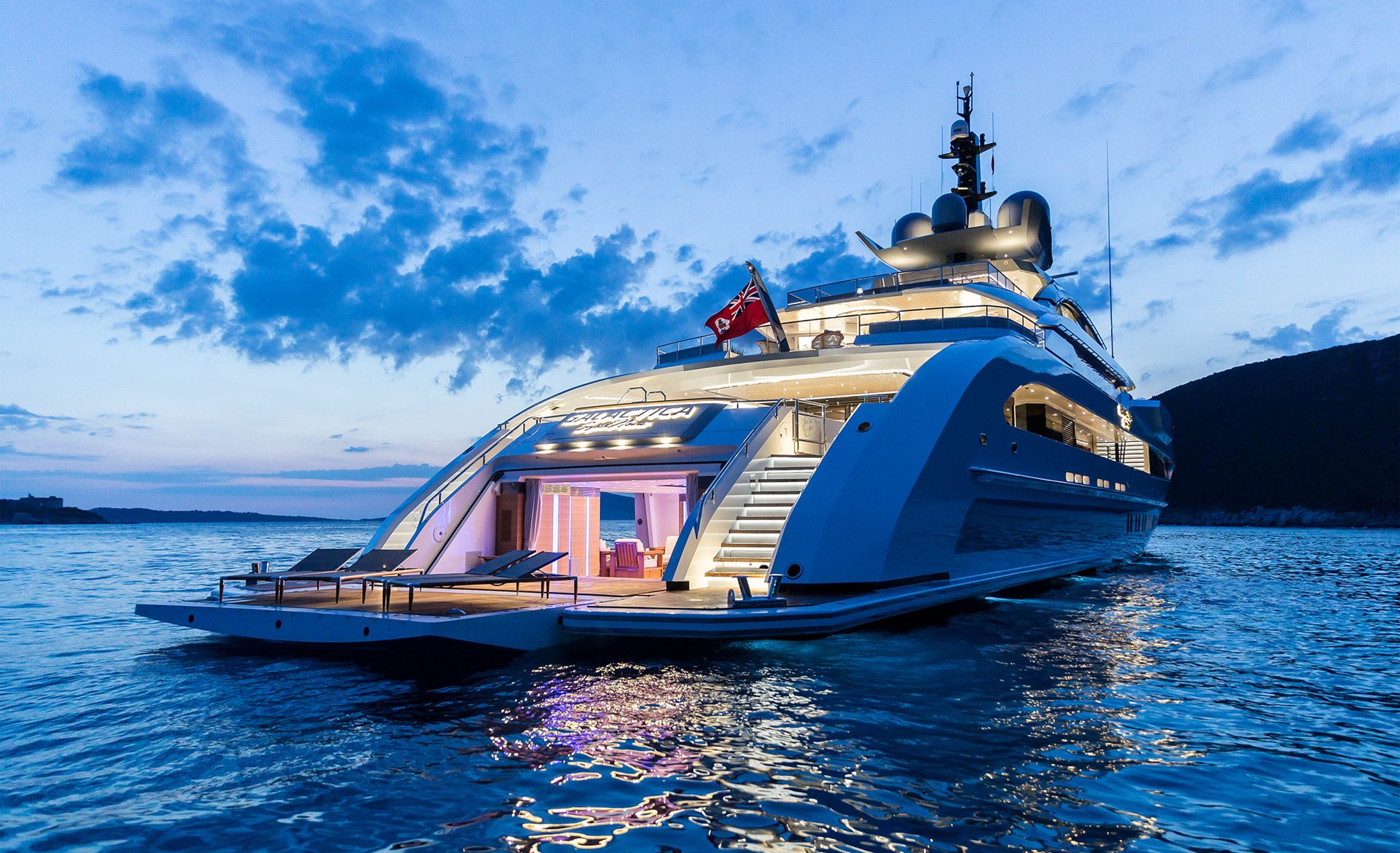 yacht charter costo